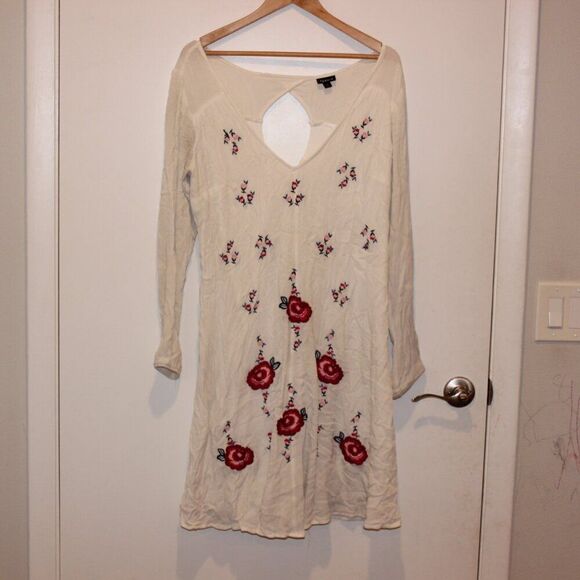 Torrid White & Red Floral Embroidered Boho V-Neck Midi Dress Women's Size large - Picture 2 of 10